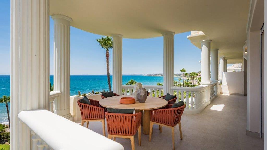 Refurbished front line beach apartment in Estepona - New Golden Mile