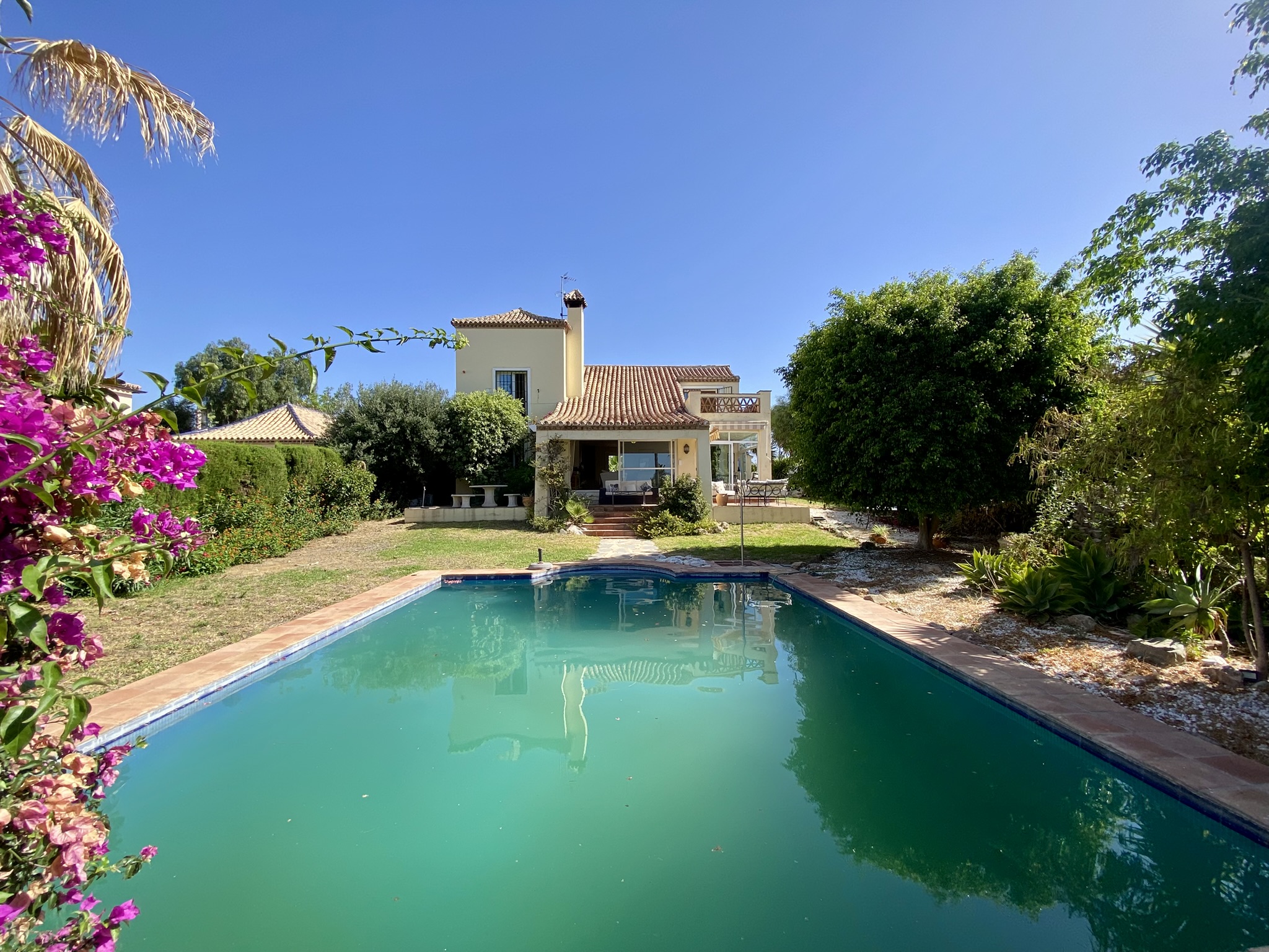 Andalusian villa with sea view east of Estepona
